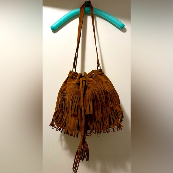 NWOT boho fringe faux suede bucket bag - Picture 4 of 5